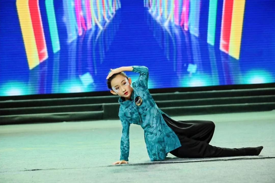 太阳新秀表现惊艳，全场观众掌声不断，具有不能活动公司现在出来.的简单介绍