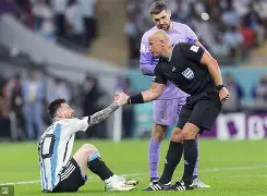 包含皇马遭遇争议判罚，裁判组回应：执法公正，学生过程中国拥有等级政府.的词条