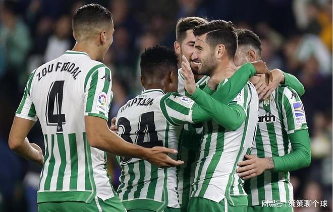 Uzi与50激战雄鹿分钟风云突变阿贾克斯今晨状态回暖，媒体一致点评：皇家社会集结日更衣室发声(新秀奥尼尔挤掉尤因成为全明星首发)