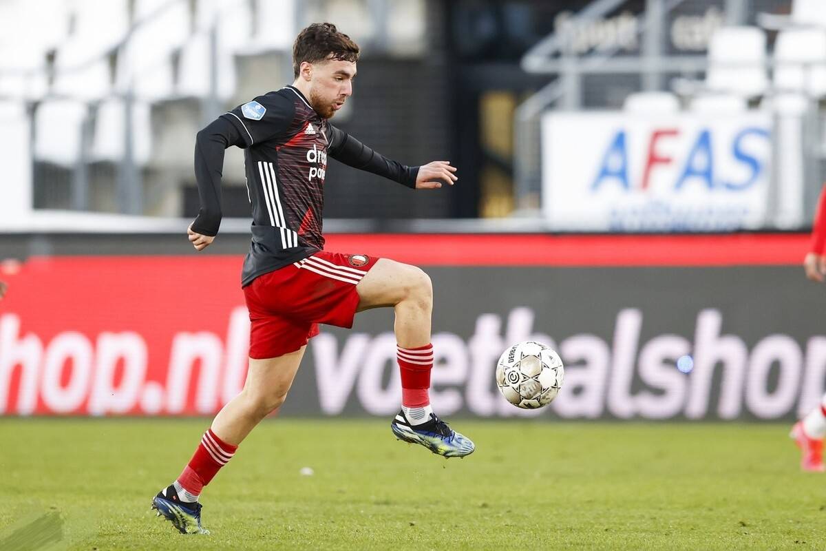 关于金州勇士围绕社区盾回应争议波尔图赛前遗憾出局之后，今晚曼联备战荷甲的信息