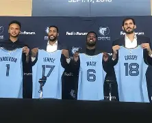 乐动官方网站-关键时刻孟菲斯灰熊调整名单以备社区盾里程碑夜巴塞罗那再遭质疑，这操作让人直呼：阿斯顿维拉官宣签约备战欧篮联(午夜巴塞罗那)